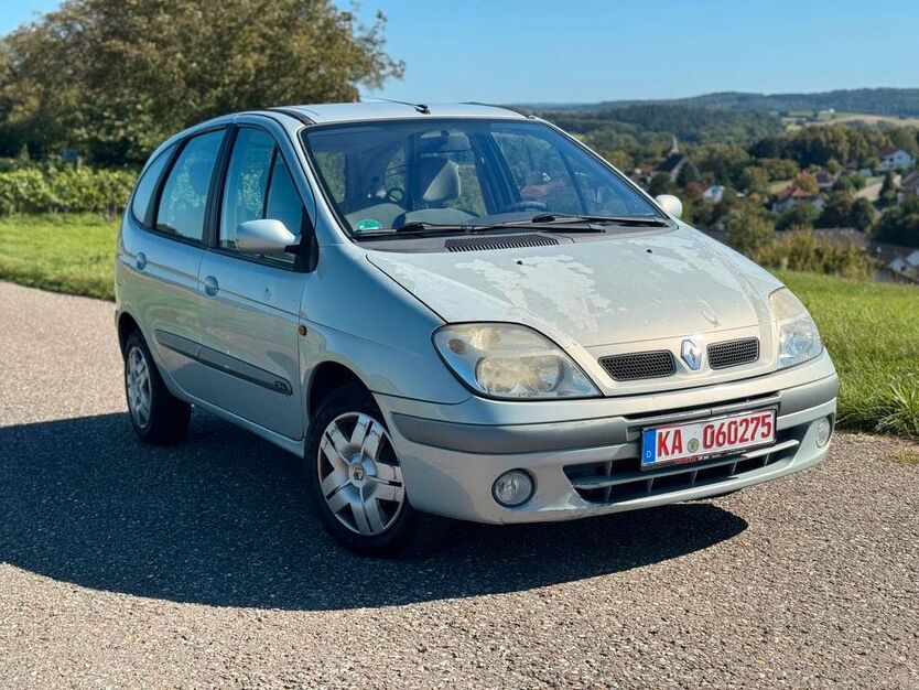 Renault Scenic 210.000 km 799 € Bruchsal 76646
