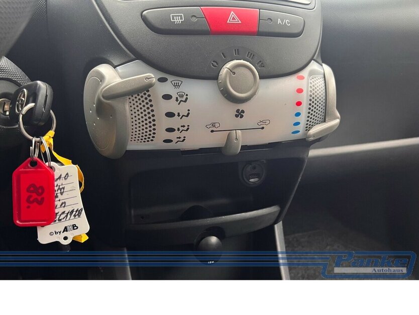 Toyota Aygo Cool Go 5trg*NAV*BT*Klima*LED*USB*Allwetter 119.619 km 5.890 € Berlin 13187