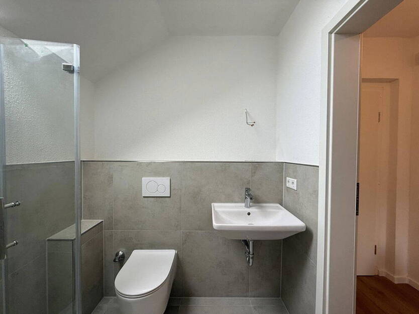 Frisch sanierte 44 m² Dachgeschoss-SingleWohnung - nur 3 Min. zum Phoenixsee, Dortmund-Schüren