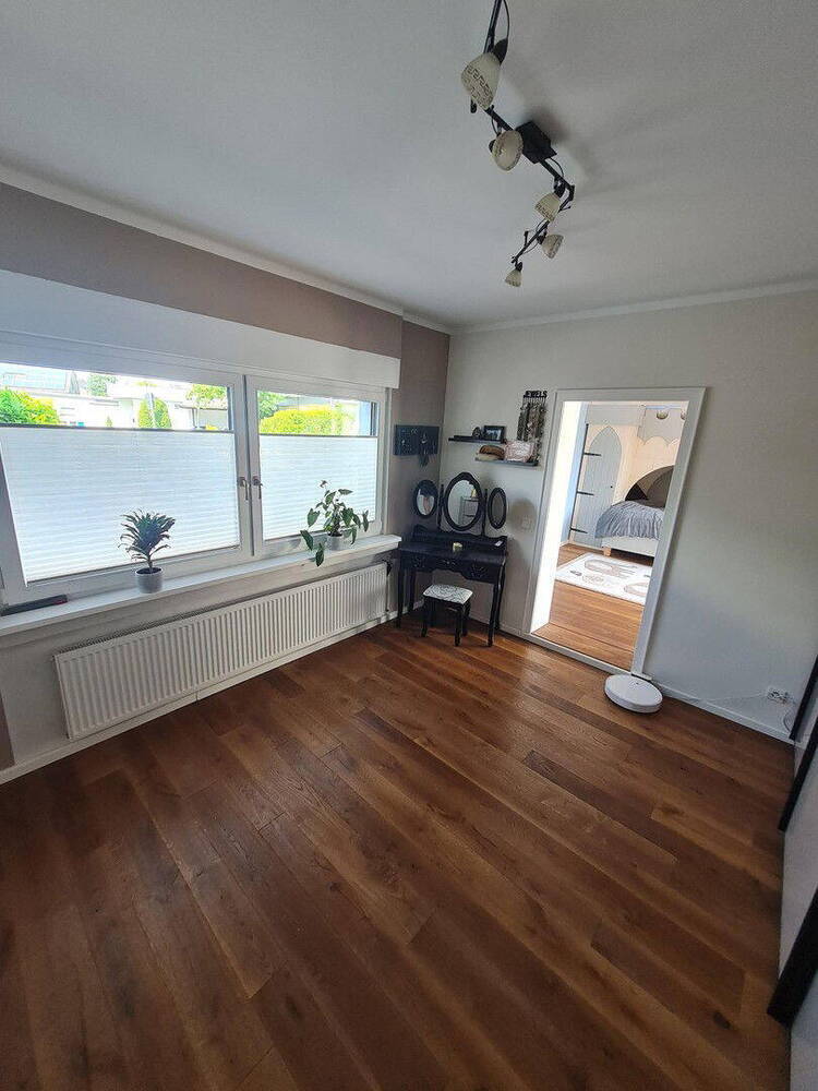 Provisionsfrei! Modernisierter Flachdachbungalow mit großem Garten in Erftstadt-Friesheim