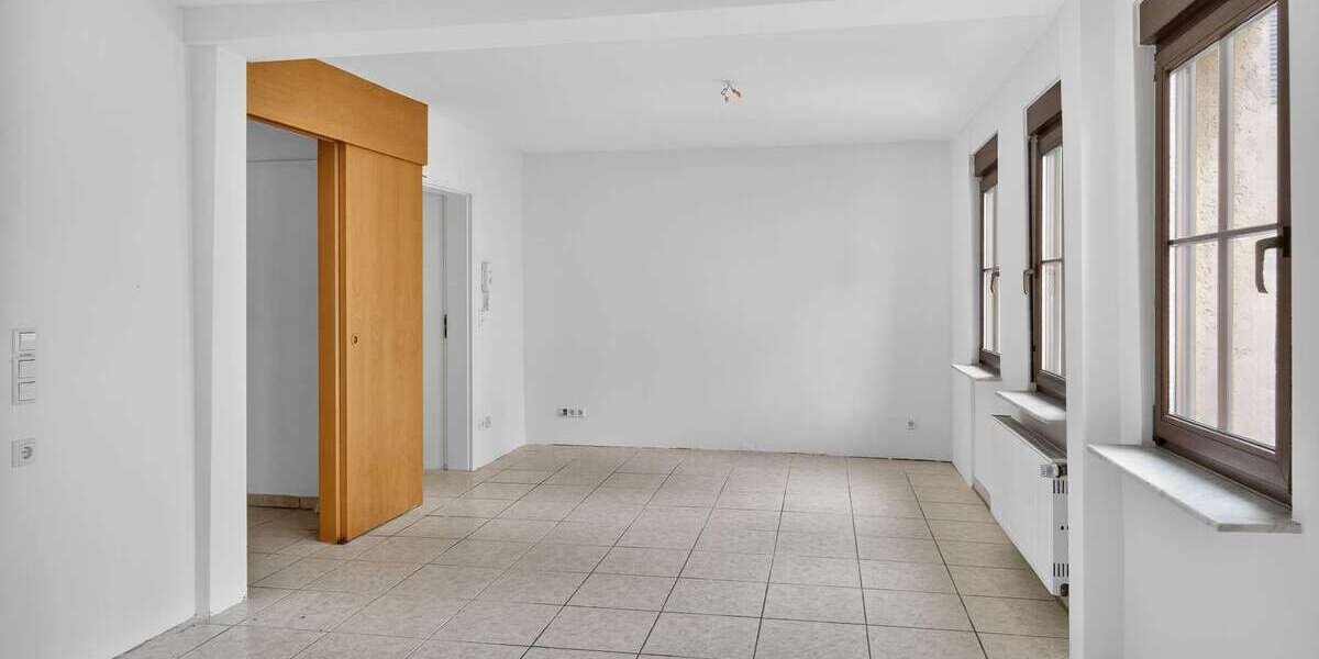 Gepflegtes 3-Familienhaus in begehrter Wohnlage mit vielseitigen Nutzungsmöglichkeiten - Mehrfamilienhaus, Wohnhaus Stuttgart Zuffenhausen | Angebot:27083597