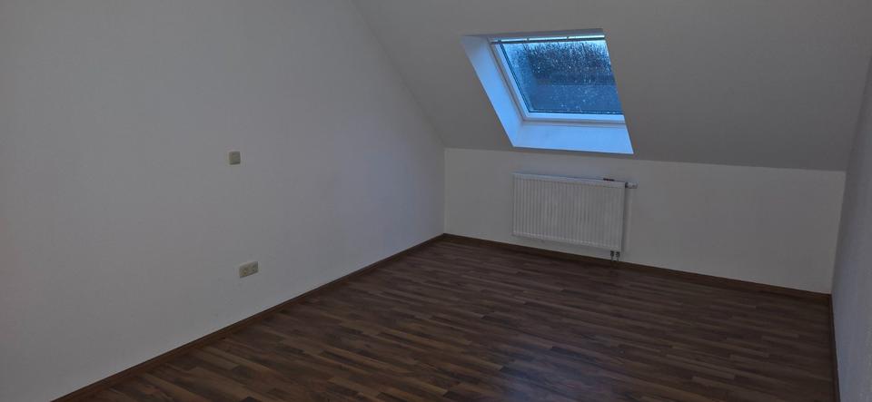 Dachgeschoßwohnung Zella-Mehlis Mehlis - 3 Zimmer, 70 m&sup2;, 490&euro; | Angebot:26564488