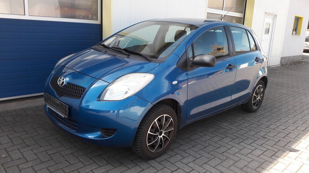 Toyota Yaris 124.704 km 1.990 &euro; Dresden 01157