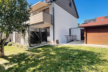 Gepflegte Doppelhaushälfte mit sonnigem Garten in Südausrichtung und Garage