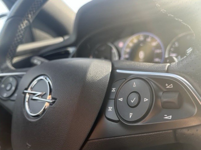 Opel Insignia Sports Tourer 95.500 km 16.499 € Burgstädt 09217