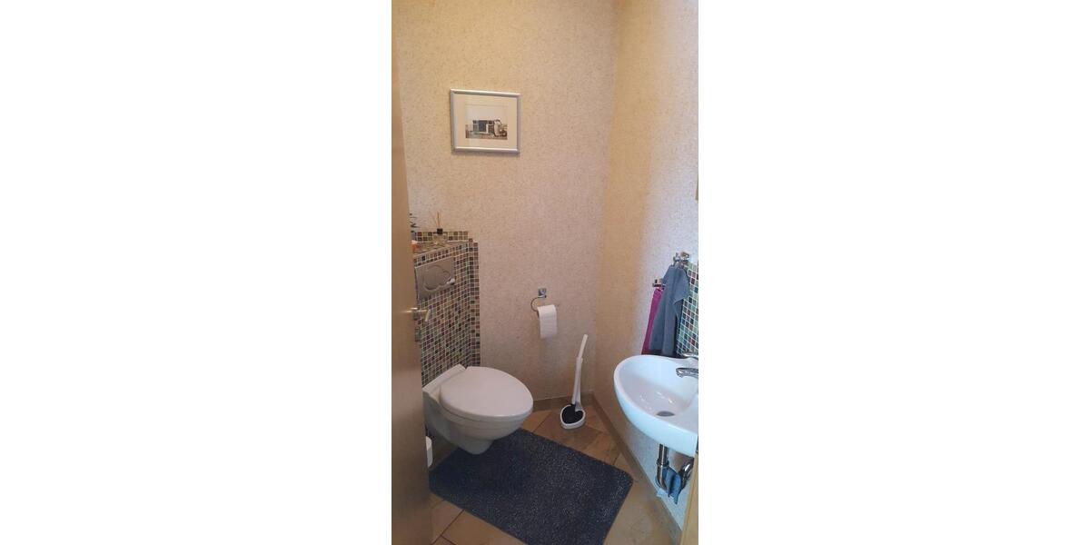 Erdgeschoßwohnung Mittelangeln - 6 Zimmer, 250 m&sup2;, 1.400&euro; | Angebot:26213167