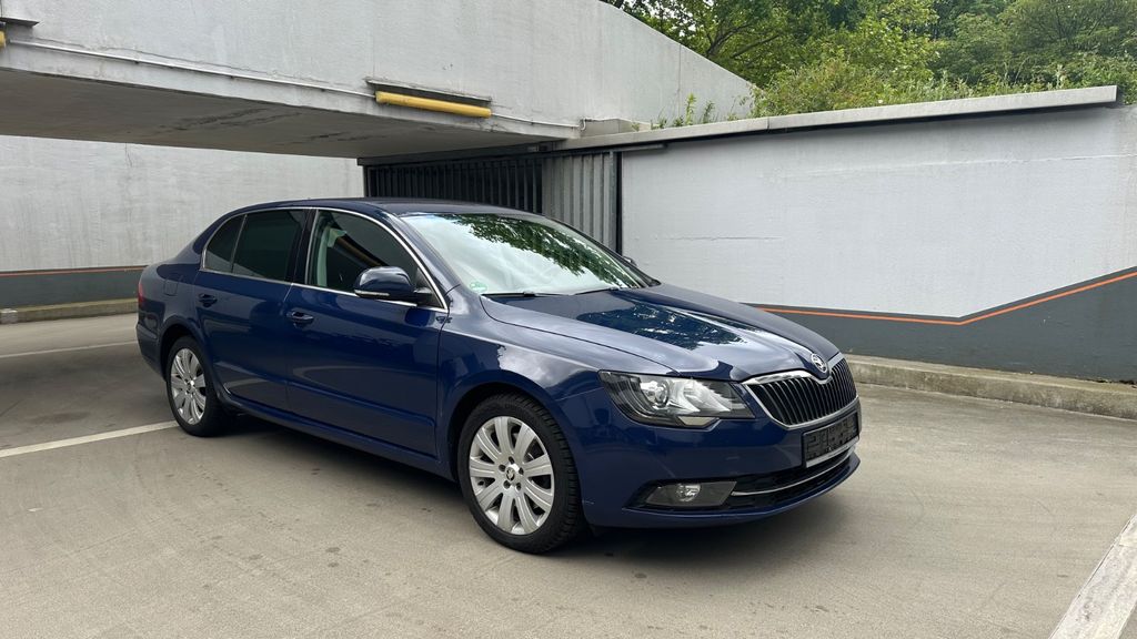 Skoda Superb 223.000 km 9.450 &euro; Eschborn 65760