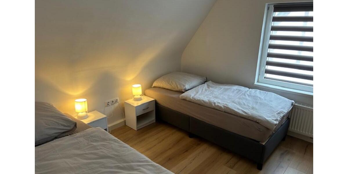Wohnen auf Zeit Unterwellenborn - 4 Zimmer, 120 m&sup2;, 25&euro; | Angebot:19608078
