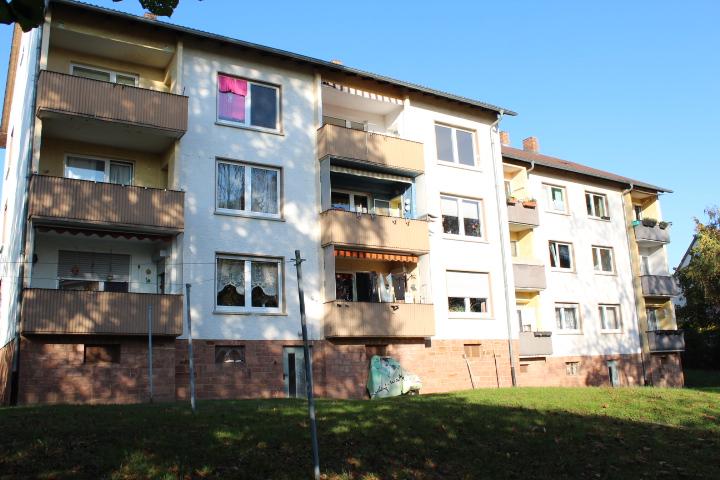 Schöne 3-Zimmer Wohnung mit Balkon und modernisiertem Badezimmer zu vermieten 3 zimmer