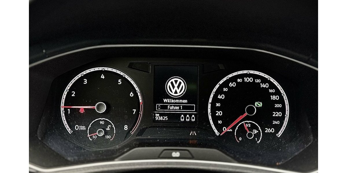 VW T-Roc R-line / Pano / 1. Hd / Kamera / AHK 93.000 km 22.890 &euro; Mönchengladbach 41066