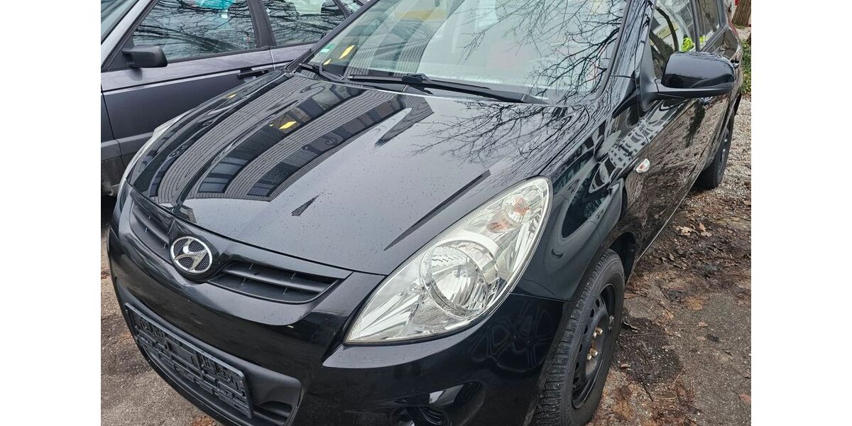 Hyundai i20 142.000 km 1.890 &euro; Riemerling 85521