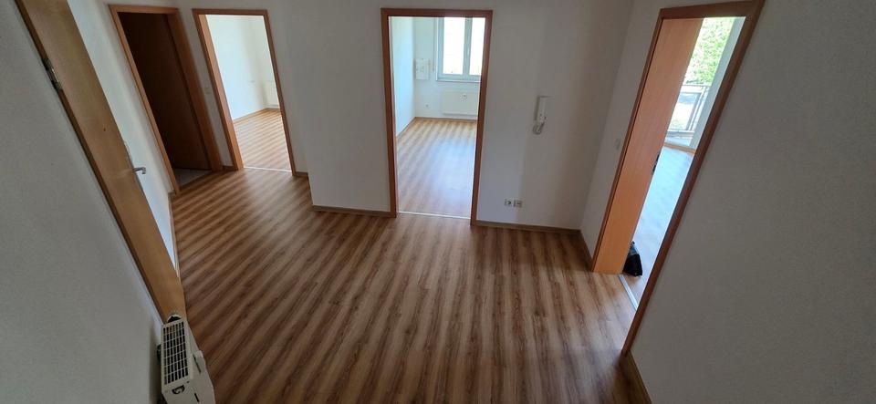 Etagenwohnung Schkeuditz - 3 Zimmer, 83 m&sup2;, 187.000&euro; | Angebot:27714165