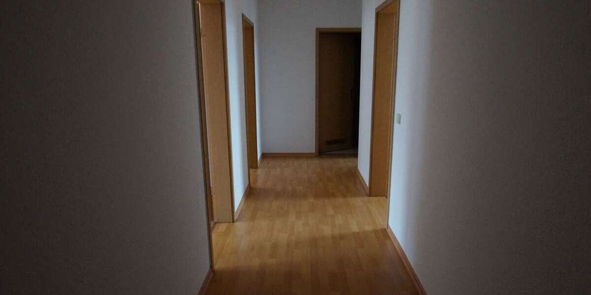 geeignet für 2er-WG - 2,5-Zi-DG-Whg - Laminat, Badewanne 2.5 zimmer