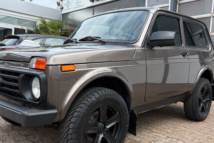 Lada Niva 37.800 km 17.999 &euro; Liebenau 31618
