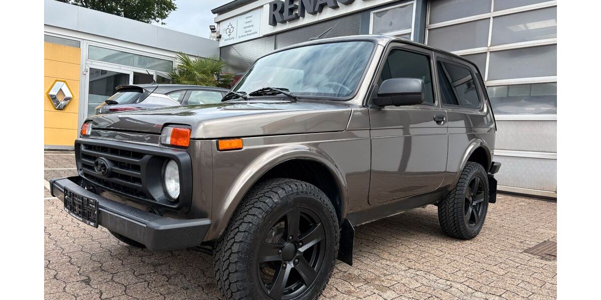 Lada Niva 37.800 km 17.999 &euro; Liebenau 31618
