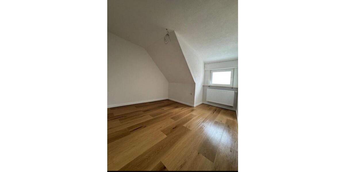 Dachgeschoßwohnung Karlsruhe Neureut - 4 Zimmer, 70 m&sup2;, 1.300&euro; | Angebot:26026661