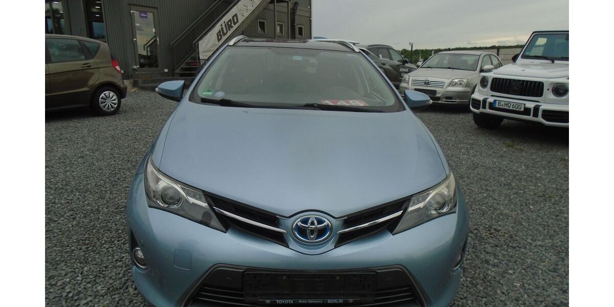 Toyota Auris 109.000 km 10.950 &euro; Wildau 15745