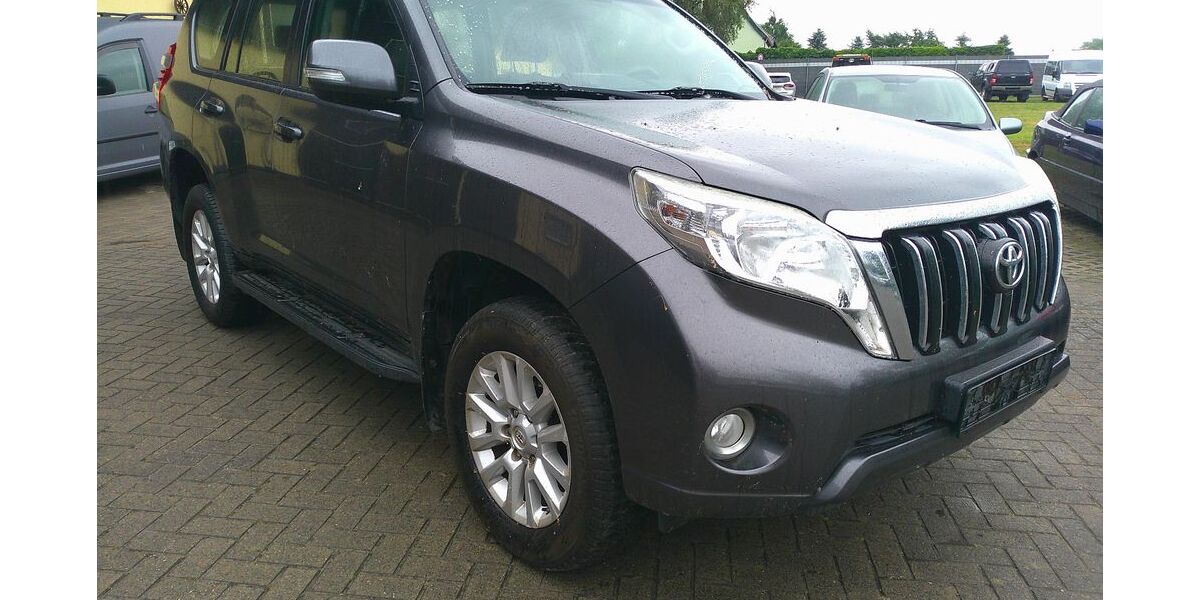 Toyota Land Cruiser 326.000 km 23.900 &euro; Neddemin 17039