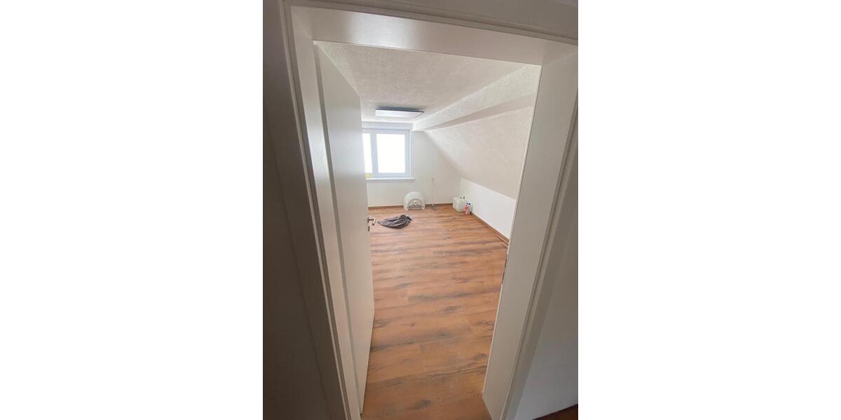 Dachgeschosswohnung ca 48 m2 mit Einbauküche 2 zimmer