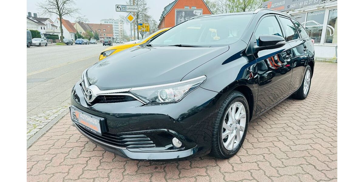 Toyota Auris 100.000 km 10.990 &euro; Lübeck 23556