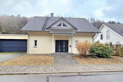 Haus zum Mieten in Wiesbach 2.400 € 260 m² 9 zimmer