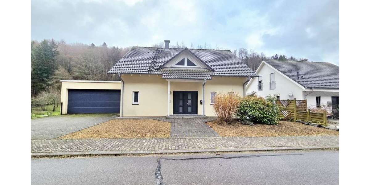 Haus zum Mieten in Wiesbach 2.400 € 260 m² 9 zimmer