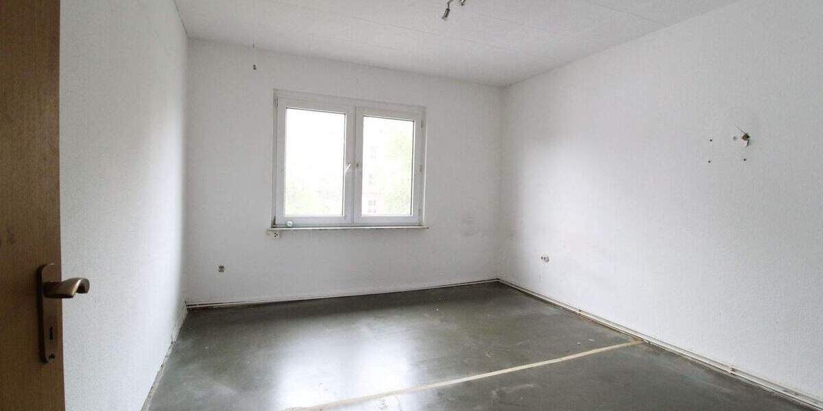 Paketangebot: Zwei Wohnungen mit Ausbaupotenzial DG, Balkon und Stellplatz in Duisburg-Obermeiderich 5 zimmer