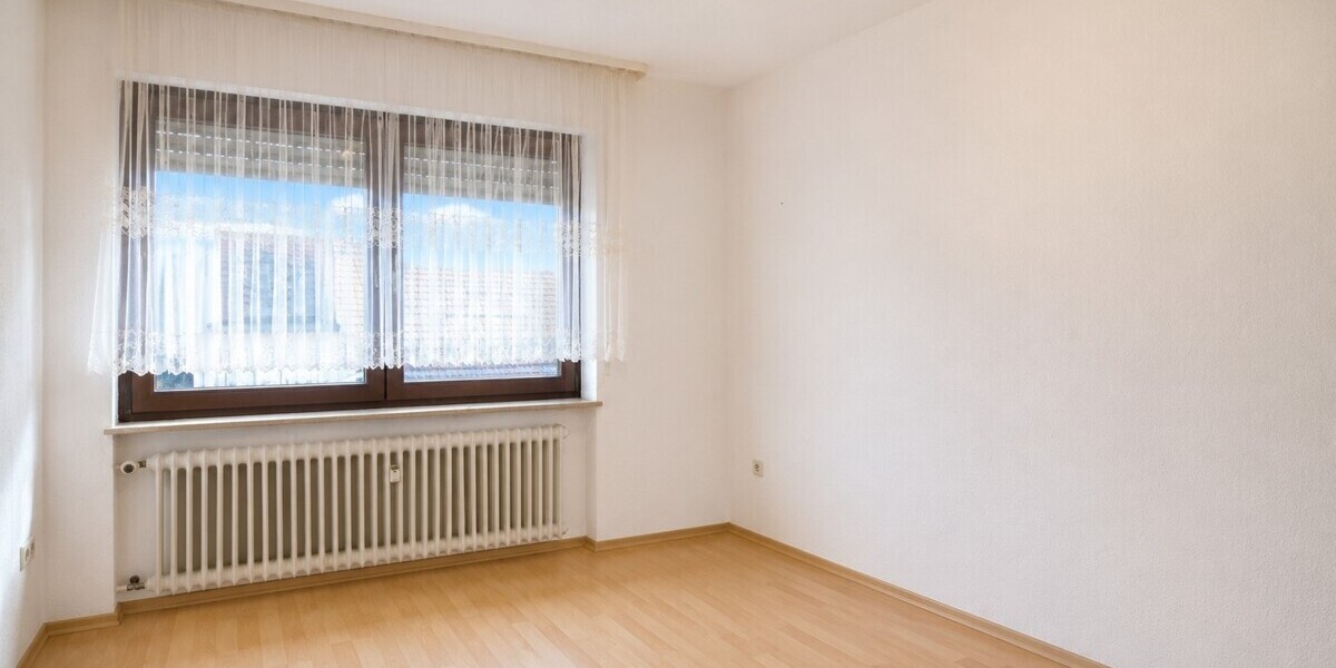 Ihr Deal: 3 Häuschen, 3 Garagen, bis zu 5 WE, davon nur 2 vermietet. HEIZUNG IST NEU! - Mehrfamilienhaus, Wohnhaus Schmitten | Angebot:26781264