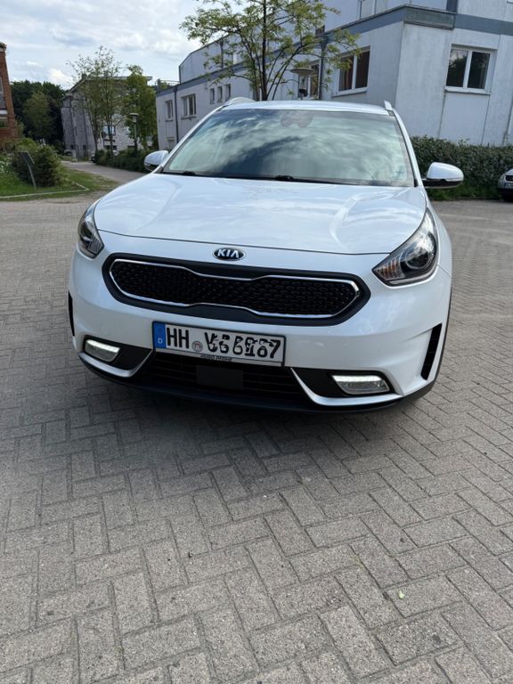 Kia Niro 109.600 km 14.650 € Hamburg 22523