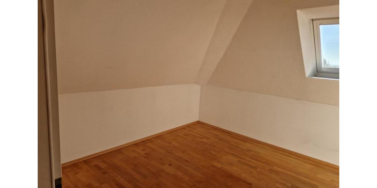 Dachgeschoßwohnung Neuötting - 3 Zimmer, 81 m&sup2;, 1.000&euro; | Angebot:25316777