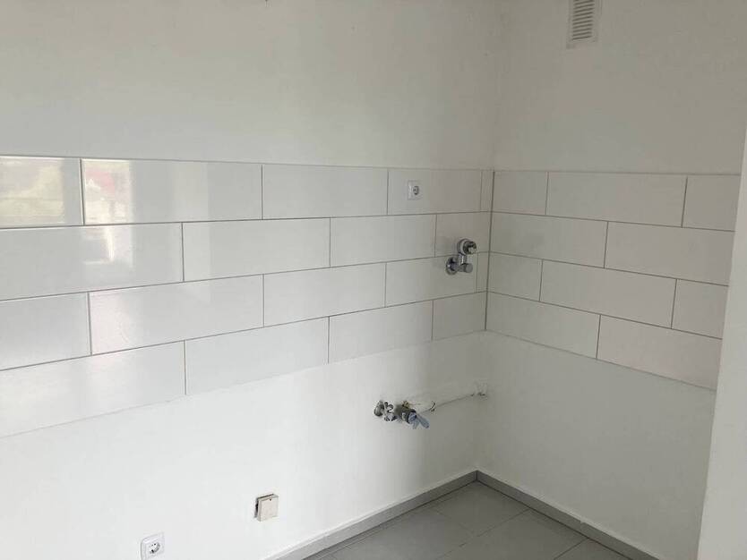 Ihr Zuhause mit Balkon-Fernblick ins Grüne! 2 Zimmer, guter Schnitt, Wannenbad, Abstellraum, Aufzug