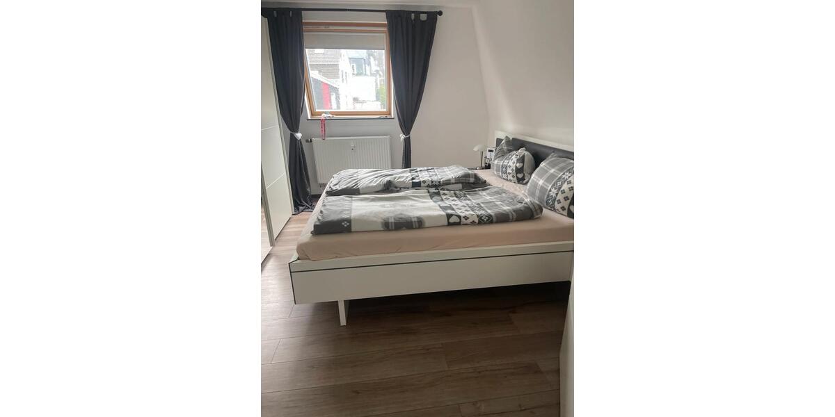 Dachgeschoßwohnung Remscheid Reinshagen - 3 Zimmer, 102 m&sup2;, 1.300&euro; | Angebot:24935000