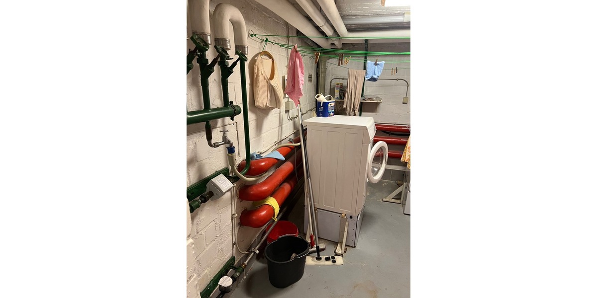 DUS, 4Zi. RMH, 110m² Wfl., 215m² Grd., Terr., Garten, Keller, Grg. 4 zimmer