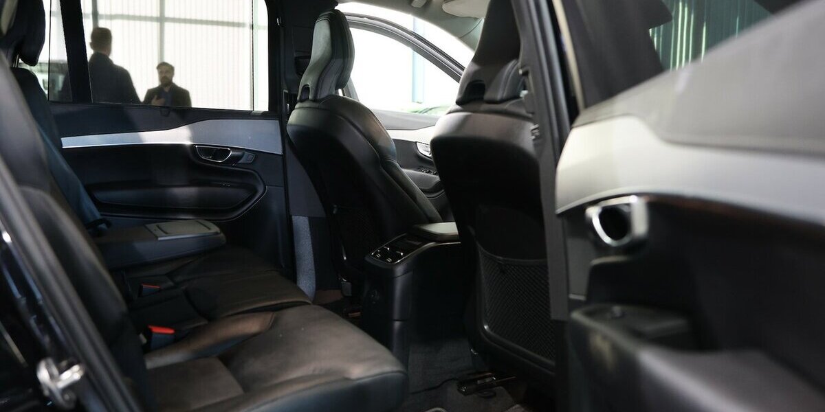 Volvo XC90 PLUS-BRIGHT RECHARGE AWD P-HEV T8 7-SITZER 79.000 km 48.888 &euro; Hamm 59077