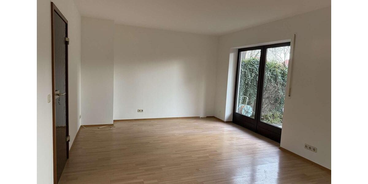Großz. DHH beste Lage, ca. 130 m² Wfl., 5 Zi., Bj. 1983, Kanal nur 50 m entfernt, Garage + Carport ! 5 zimmer