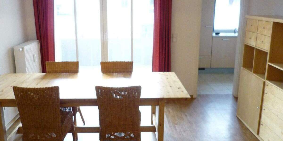 2-Zimmer-Wohnung mit Balkon in ruhigem 8-Parteien-Haus 2 zimmer