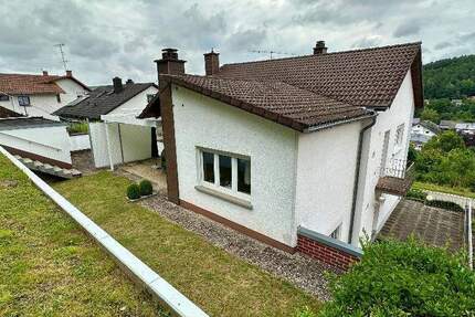 +++In unverbaubarer Lage: Charmantes Einfamilienhaus mit kleiner Einliegerwohnung, Panoramablick, Terrassen, Garten, Garage in ruhiger, idyllischer La 5 zimmer