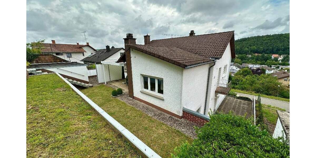 +++In unverbaubarer Lage: Charmantes Einfamilienhaus mit kleiner Einliegerwohnung, Panoramablick, Terrassen, Garten, Garage in ruhiger, idyllischer La 5 zimmer