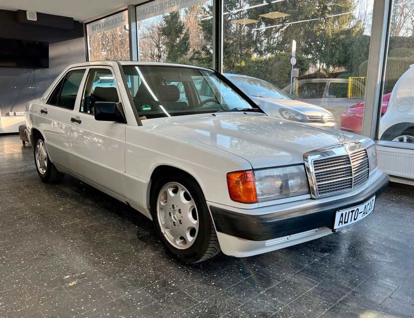 Mercedes-Benz 190 236.434 km 5.900 € München 81241