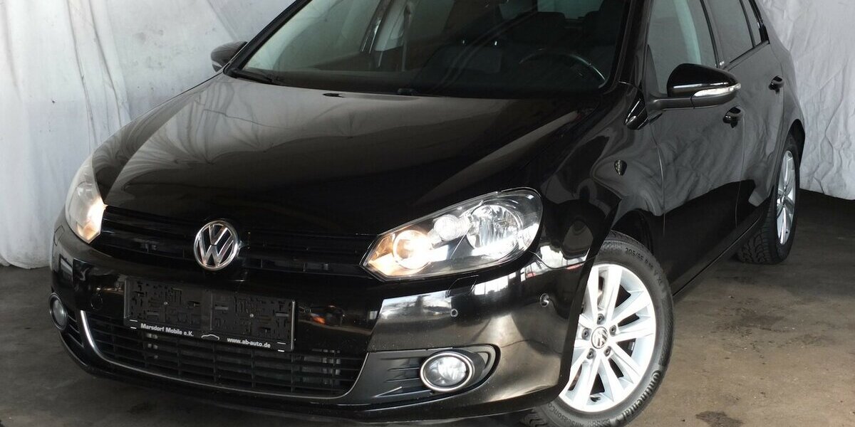 VW Golf STYLE TIPTRONIC KLIMAAUT 5-TÜRIG PARKPILOT 146.255 km 8.408 &euro; Köln 50858