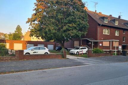 MFH mit 5 Wohnungen, 5 Garagen, 10 Stellplätze und 1 Gewerbe (Bürofläche) 1 zimmer