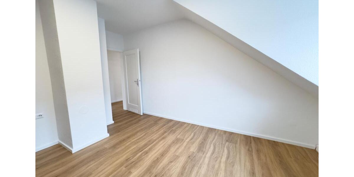 Dachgeschoßwohnung Stuttgart Bad Cannstatt - 3 Zimmer, 75 m&sup2;, 1.200&euro; | Angebot:26355327