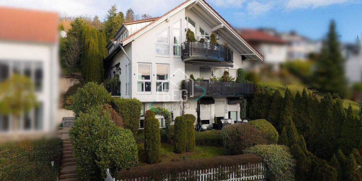 Gepflegtes Mehrfamilienhaus mit ca. 270 m², Garten, weitläufigem Ausblick und 3 Garagen 1 zimmer