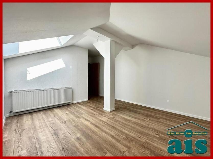 ais-GmbH bietet an: Renovierte 4 Zimmer Wohnung in der Südstadt.