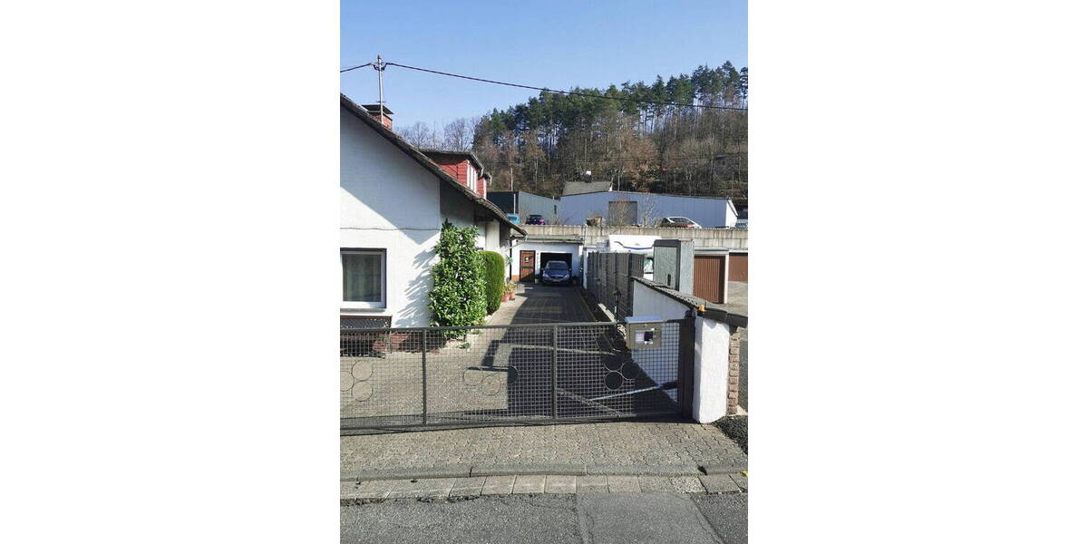 Mehrfamilienhaus, Wohnhaus Siegen Eiserfeld - 4 Zimmer, 103 m&sup2;, 249.000&euro; | Angebot:26202174