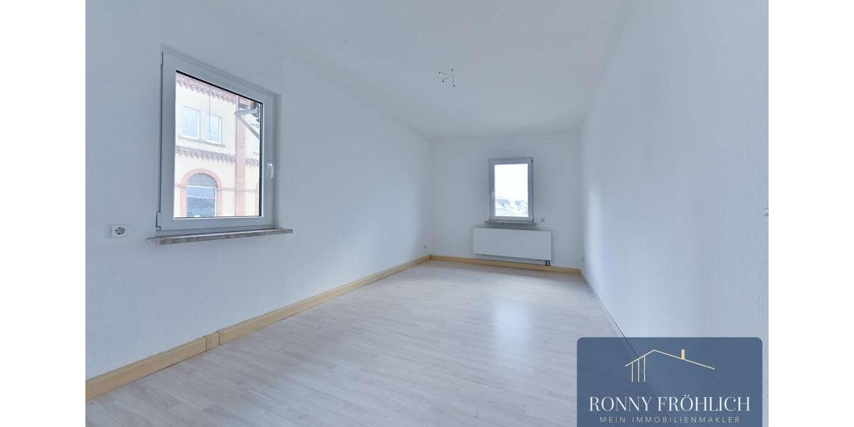 XL 5-Raum-Wohnung in Lauter-Bernsbach mit Einbauküche + Kaminofen und wirklich viel Platz zu Mieten 5 zimmer