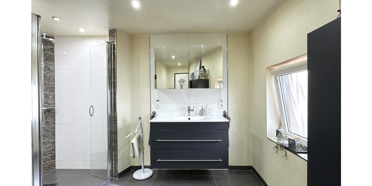 JÄSCHKE - Ihr Platz für Neues – Doppelhaus + Bungalow und großem Grundstück in Traumlage von Breinig - Zweifamilienhaus Stolberg (Rheinland) / Breinig Breinig | Angebot:22209491