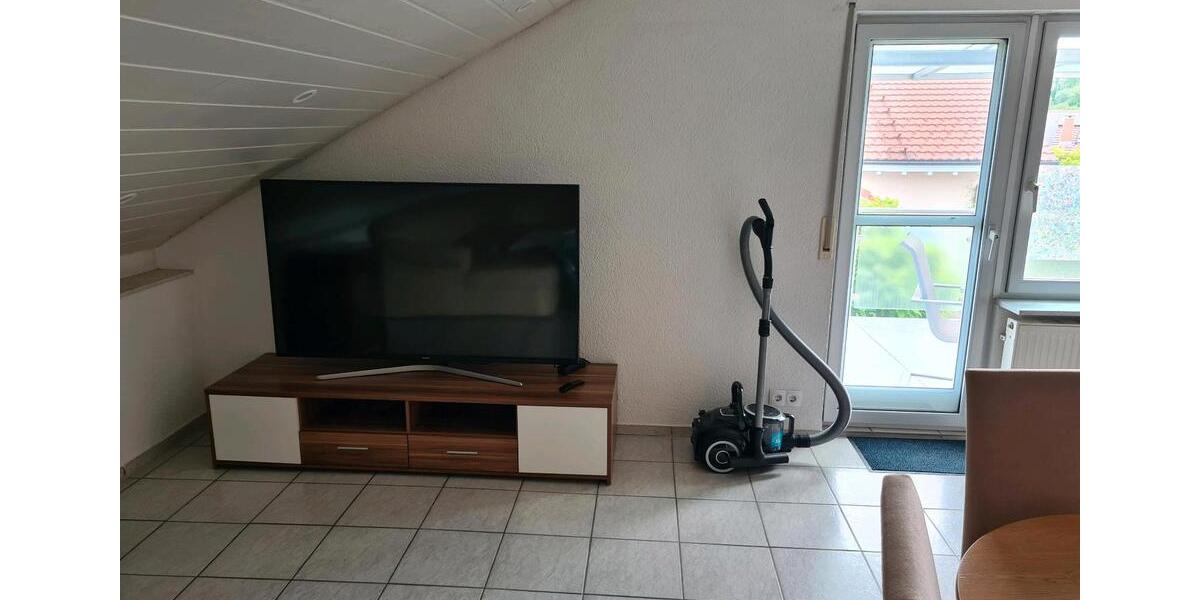 Möblierte großzügige 3 Zimmer Dachgeschosswohnung mit Balkon 3 zimmer