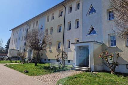 Perfekte Familienwohnung mit schönem Balkon in ländlicher grüner Umgebung! 4 zimmer