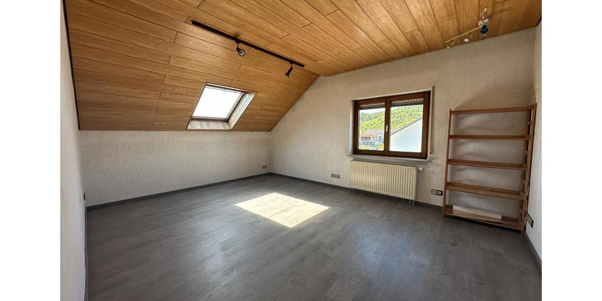 Dachgeschoßwohnung Lorch - 2.5 Zimmer, 88 m&sup2;, 255.000&euro; | Angebot:26703541